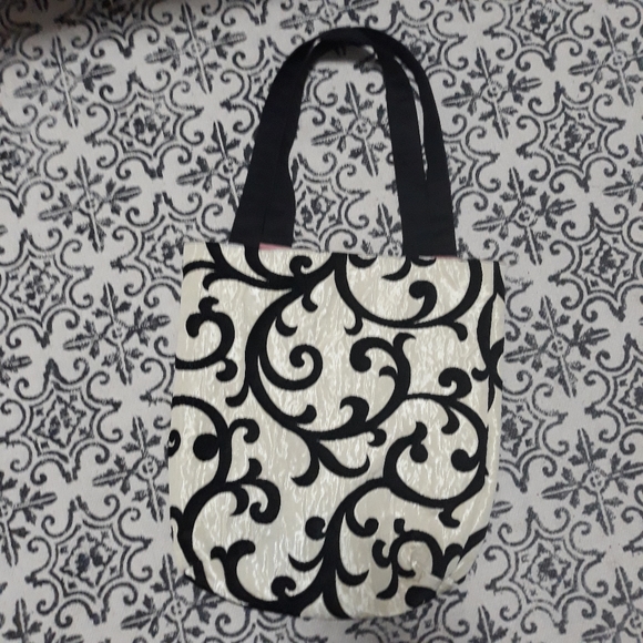 Wylee Randi Tote - Picture 3 of 4